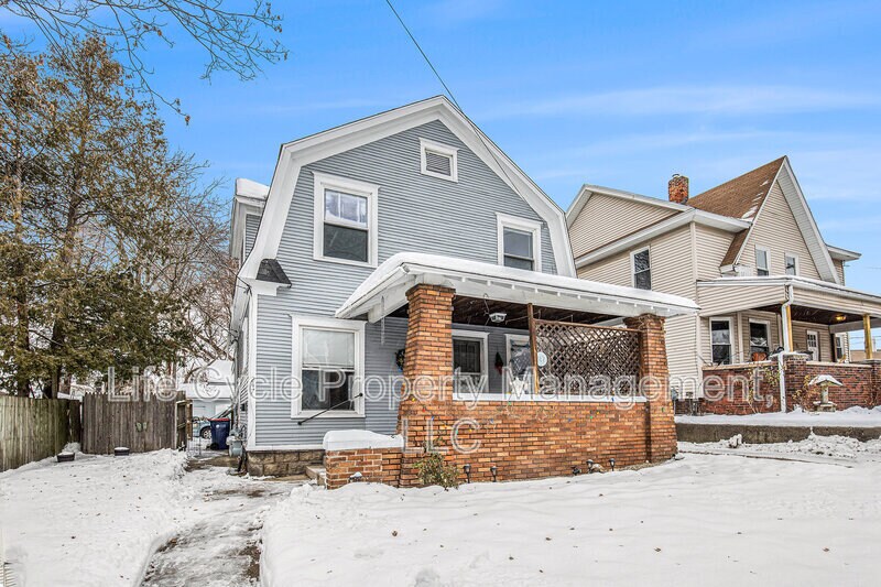 247 Sweet St NE in Grand Rapids, MI - Building Photo