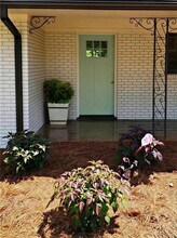 2356 Valley View Dr SE in Smyrna, GA - Foto de edificio - Building Photo