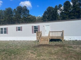 1096 Tollie Weldon Rd in Henderson, NC - Building Photo