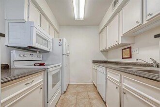 515 Tallowood Rd in Houston, TX - Building Photo - Building Photo