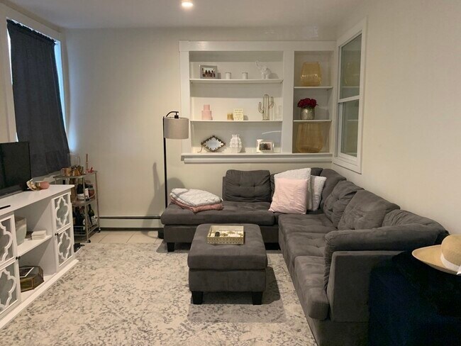 11 Regent Cir, Unit 5
