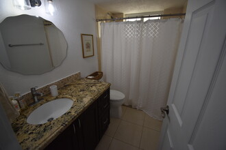 8469 SW 137th Ave, Unit 2 bedroom 2 bath Kendale in Miami, FL - Foto de edificio - Building Photo