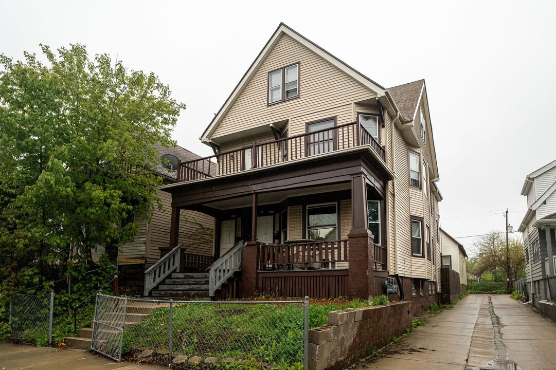 3345 N Richards St in Milwaukee, WI - Building Photo