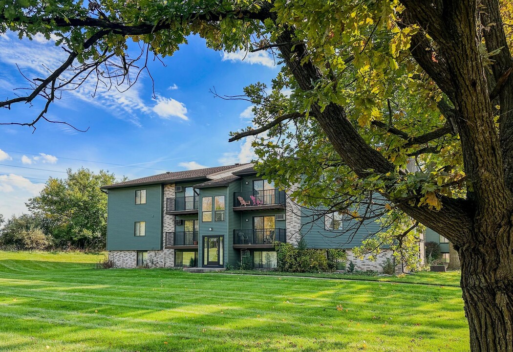 Tammany Hills Apartments in Lansing, MI - Building Photo