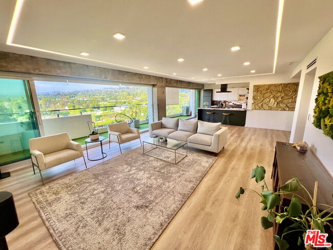 property at 838 N Doheny Dr