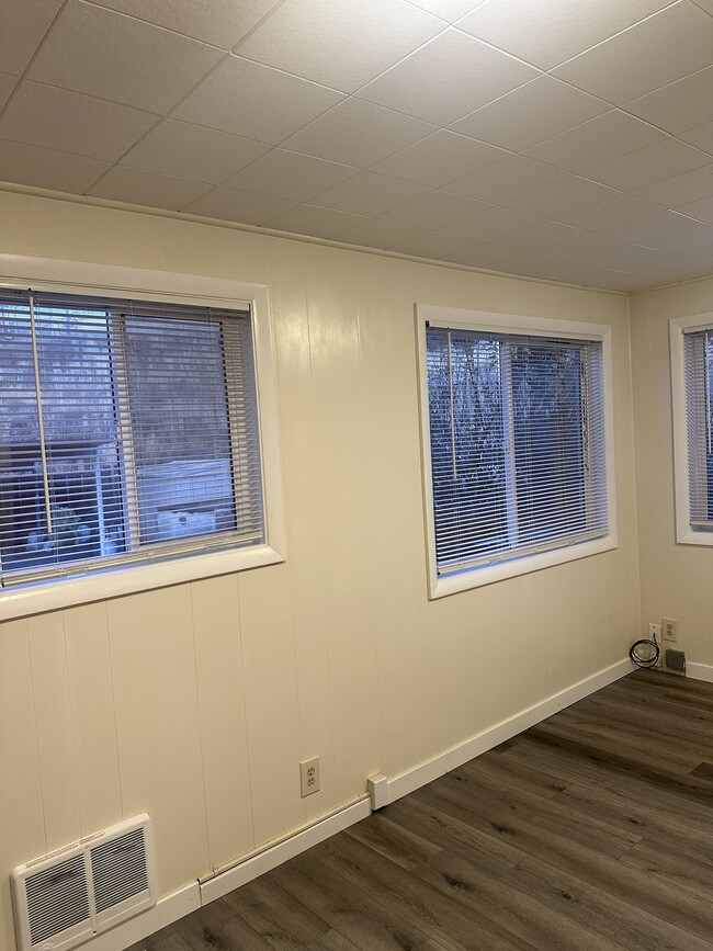231 NE 10th St in Prineville, OR - Building Photo - Building Photo