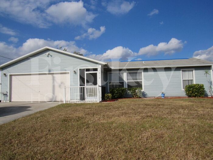 3812 11th St W in Lehigh Acres, FL - Building Photo