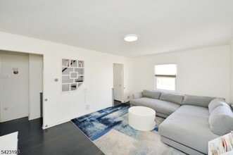 483 Mt Prospect Ave in Clifton, NJ - Building Photo - Building Photo