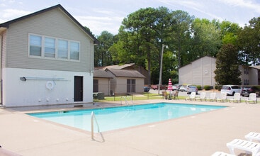 The Woodlands Apartments in Florence, AL - Foto de edificio - Building Photo