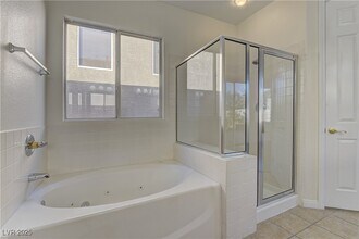 10650 Alpine Frost Ct in Las Vegas, NV - Building Photo - Building Photo