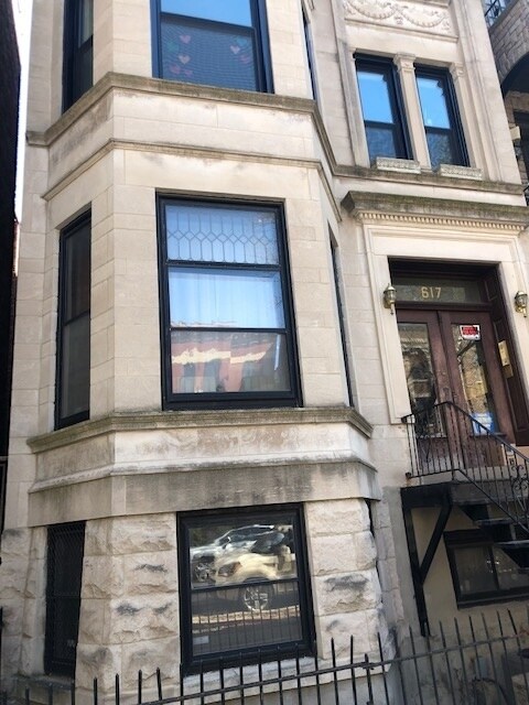 617 W Surf St in Chicago, IL - Foto de edificio