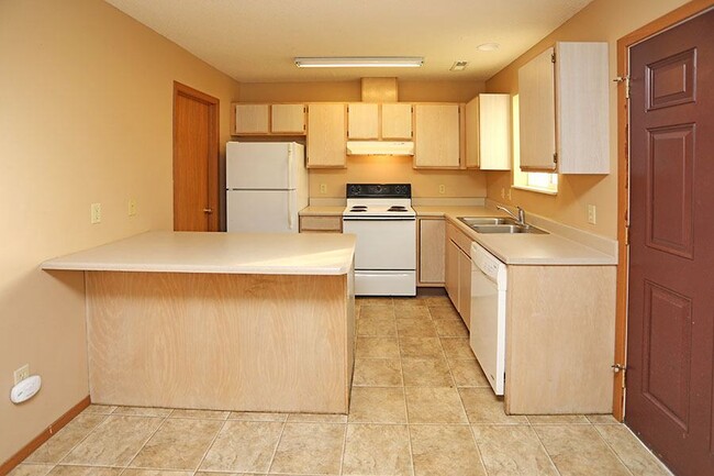 Stoney Creek Townhomes in Sioux Falls, SD - Building Photo - Building Photo