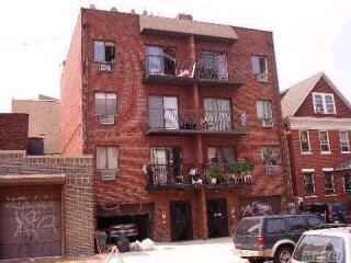 41-46 68th St in Woodside, NY - Foto de edificio