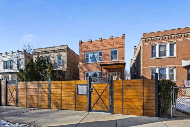 3934 N Sawyer Ave in Chicago, IL - Building Photo - Building Photo