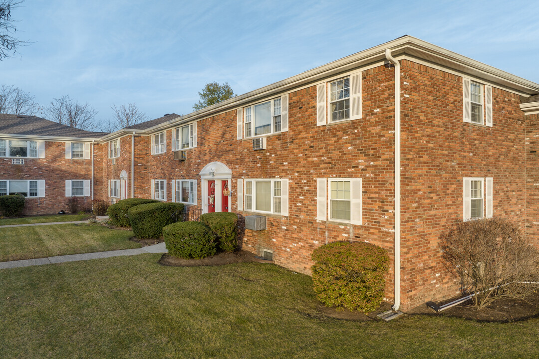 Manchester Village in Wayne, NJ - Building Photo