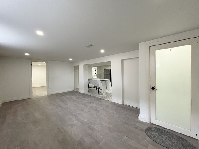 908 Fennell Ave E in Hamilton, ON - Building Photo - Building Photo