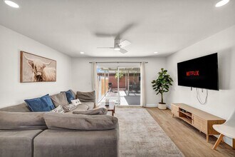 1305 N Mallard St in Las Vegas, NV - Building Photo - Building Photo