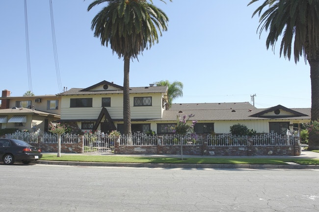 904 N 1st St in Alhambra, CA - Foto de edificio - Building Photo