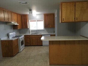 1151 Riviera Dr in Redding, CA - Building Photo - Building Photo