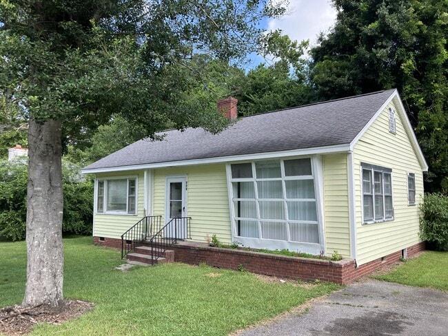 property at 909 Edwards Ave