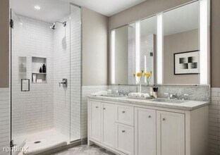 512 N Peshtigo Ct in Chicago, IL - Building Photo - Building Photo