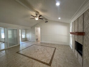 8906 Pineridge Dr in Austin, TX - Building Photo - Building Photo