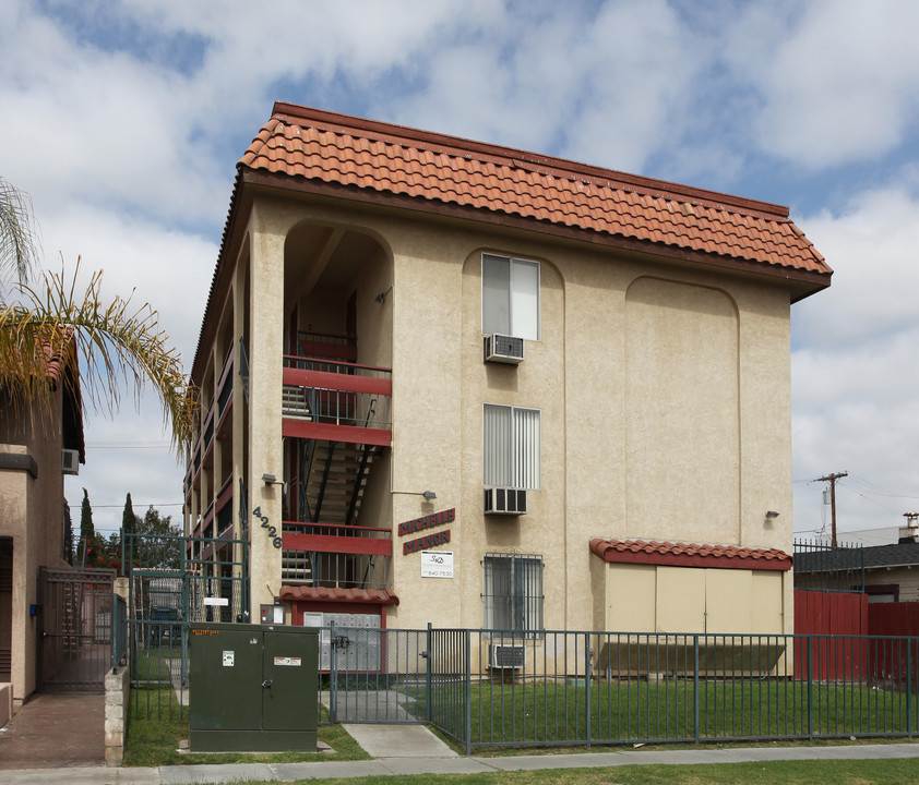 Michelle Manor in San Diego, CA - Building Photo