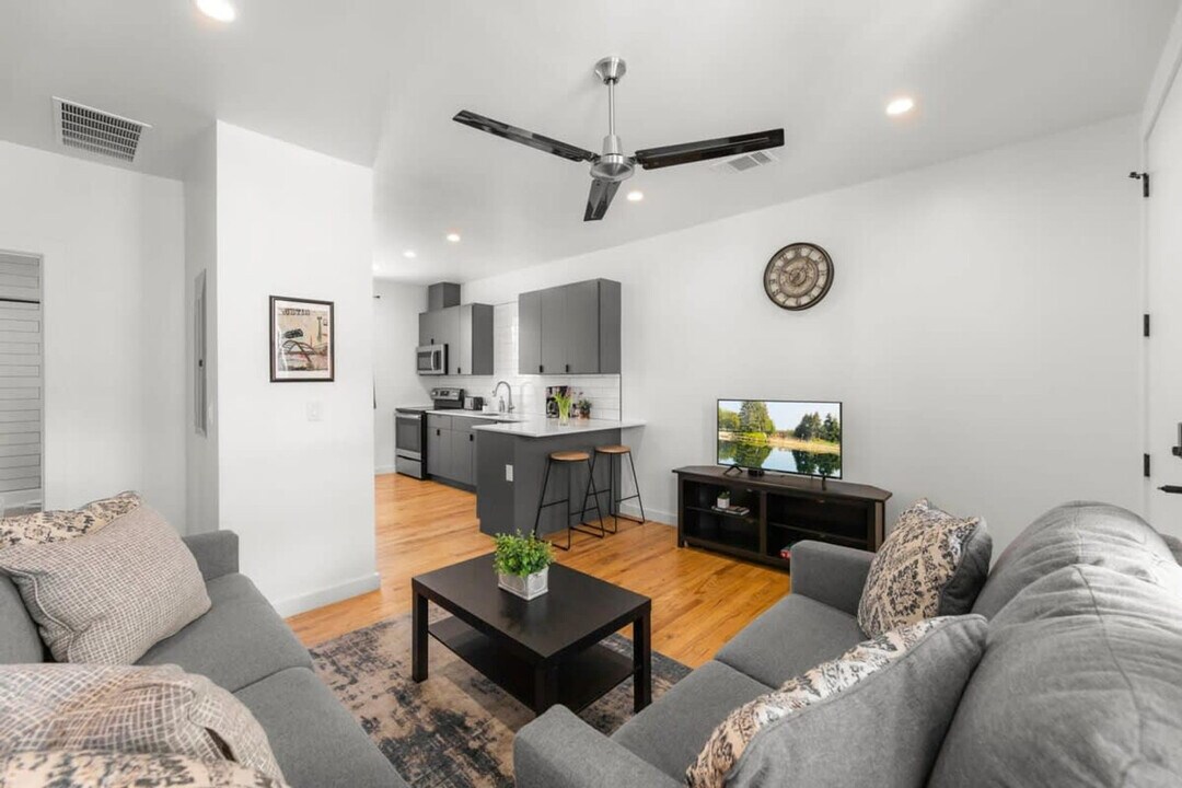 99 Waller St in Austin, TX - Building Photo