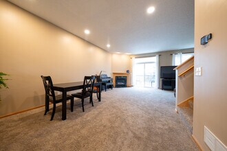 706 Village Pkwy in Circle Pines, MN - Building Photo - Building Photo