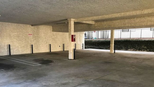 11905 Avon Way-Unit -101 in Los Angeles, CA - Foto de edificio - Building Photo