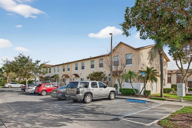 6613 Winfield Blvd in Margate, FL - Building Photo - Building Photo
