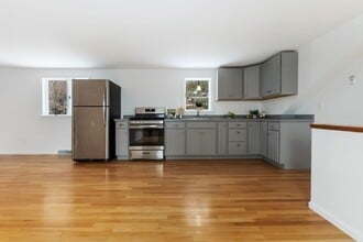 47 Lake St in Middleton, MA - Building Photo - Building Photo