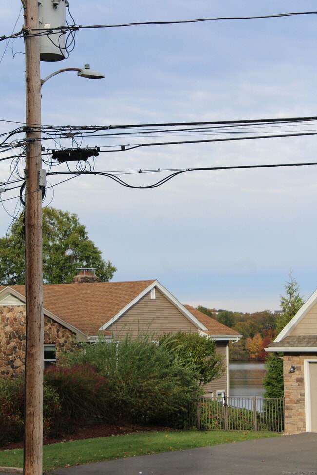 122 Batterson Dr in New Britain, CT - Building Photo - Building Photo