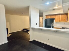 4425 Woodpine Dr in Las Vegas, NV - Building Photo - Building Photo