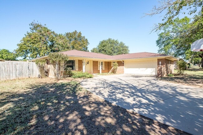 1046 Jan Lee Dr in Burkburnett, TX - Building Photo - Building Photo