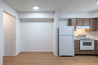 Manitou Lake Apartments in Lake Orion, MI - Foto de edificio - Interior Photo