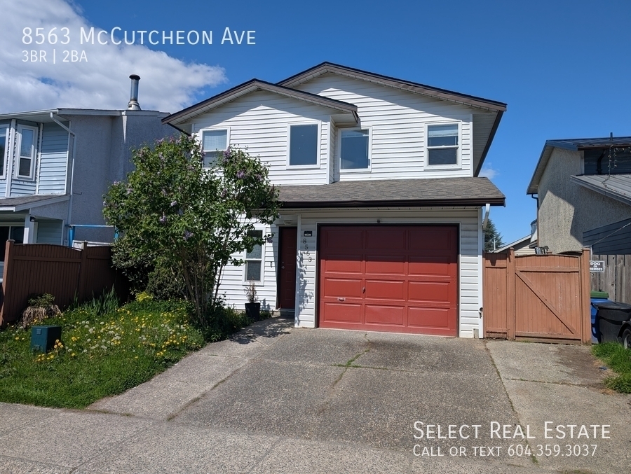 8563 McCutcheon Ave in Chilliwack, BC - Building Photo