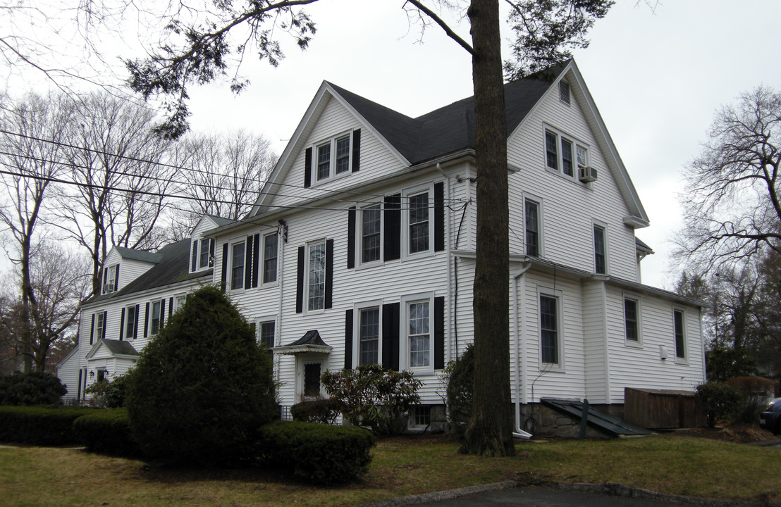 17-21 Maple St in New Canaan, CT - Building Photo