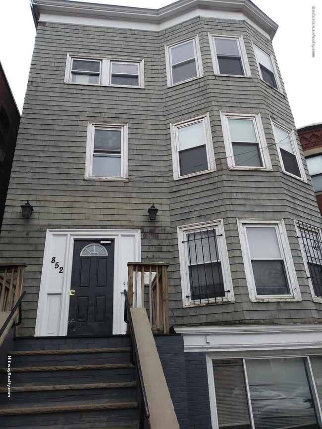 852 Huntington Ave, Unit 3