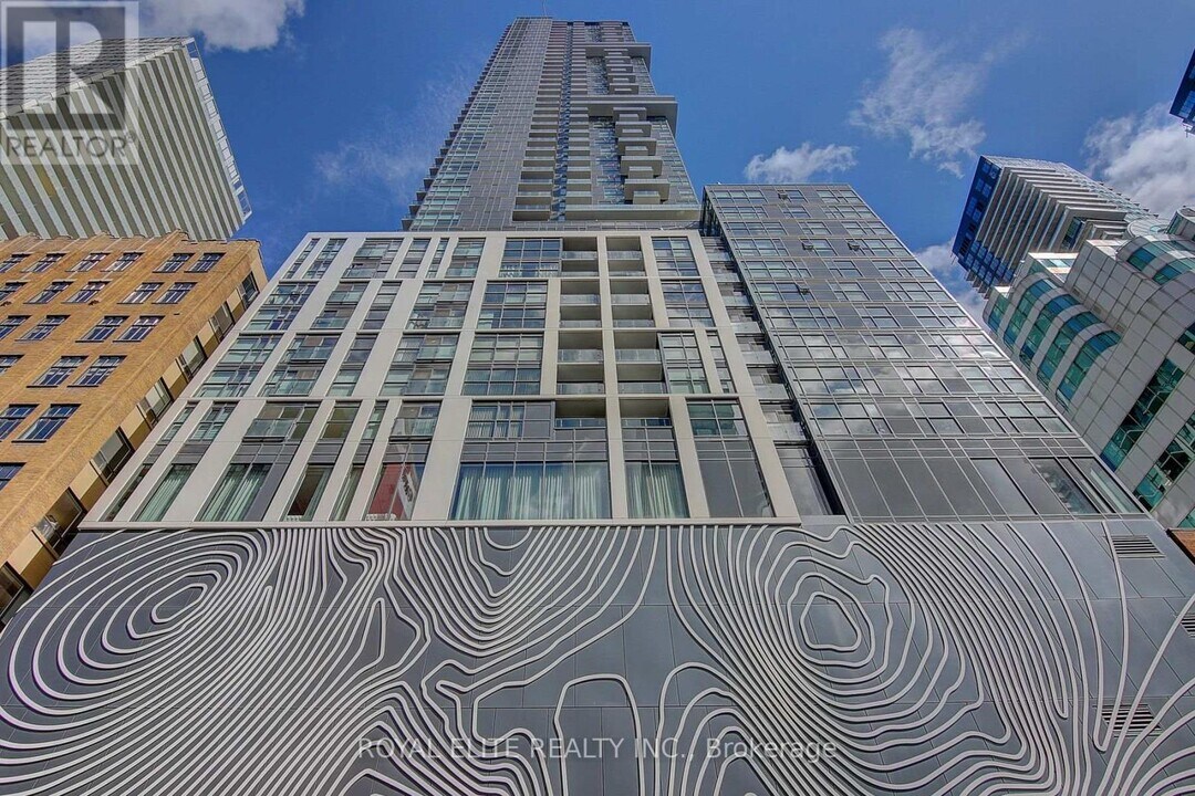 87-4487 Peter St in Toronto, ON - Building Photo
