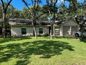 11908 Highland Oaks Trail in Austin, TX - Building Photo - Building Photo