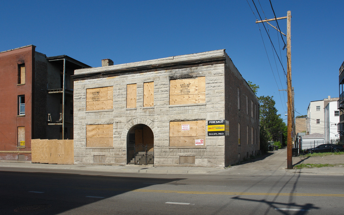 42-44 N Kedzie Ave in Chicago, IL - Building Photo