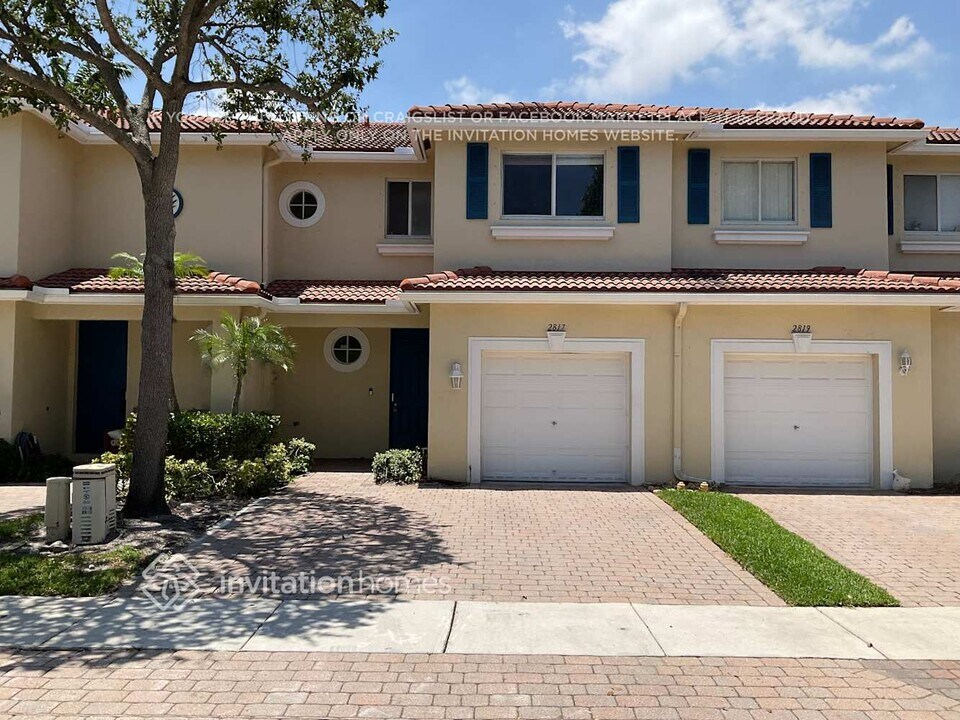 2817 S Evergreen Cir in Boynton Beach, FL - Building Photo