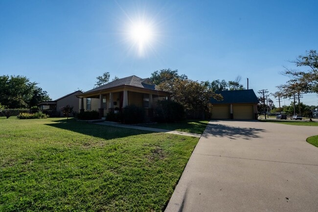 2106 S Oswego Pl in Tulsa, OK - Building Photo - Building Photo