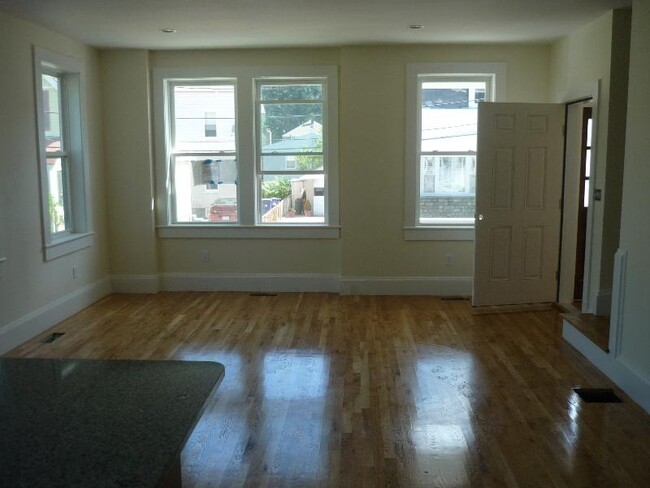 6 Larose Pl, Unit 1 in Boston, MA - Building Photo - Building Photo