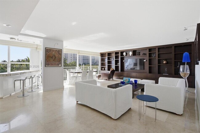 613 Ocean Dr in Key Biscayne, FL - Building Photo - Building Photo