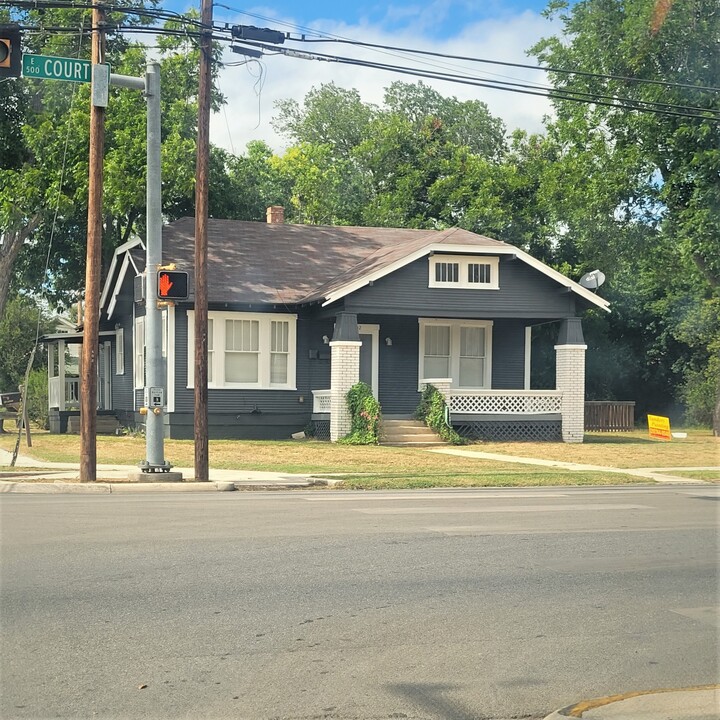 602 E Court St in Seguin, TX - Building Photo