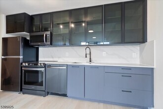 258 S Harrison St in East Orange, NJ - Foto de edificio - Building Photo