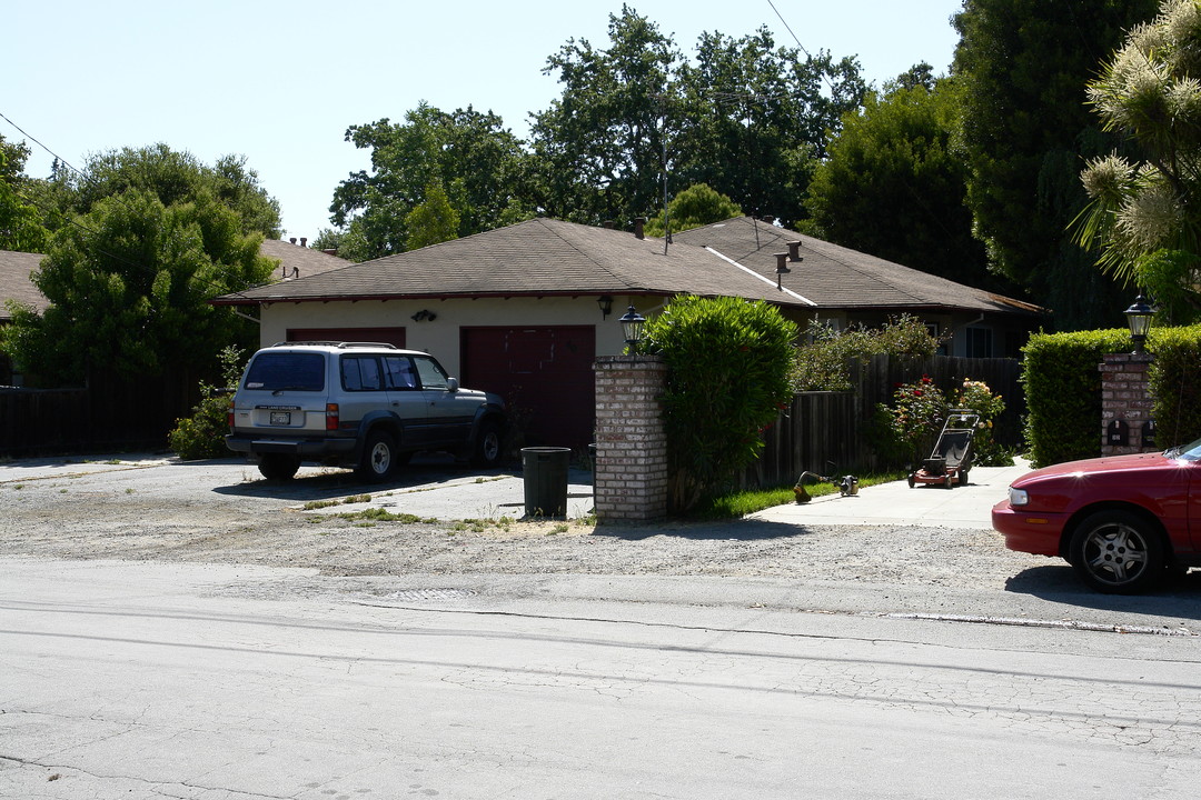 40-42 Amherst Ave in Menlo Park, CA - Building Photo