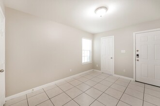 4955 N Cancun Dr in Houston, TX - Building Photo - Building Photo